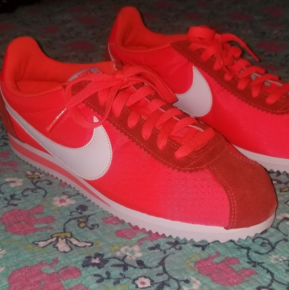 womens white nike cortez shoes